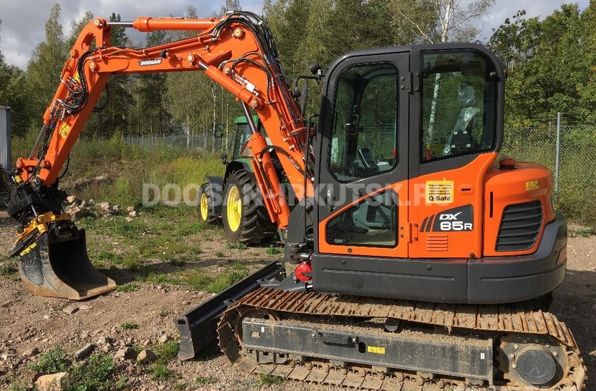 Гусеничный экскаватор DOOSAN DX 80 R