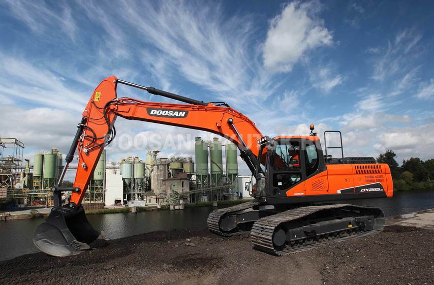 Doosan DX 260 LCA - экскаватор по цене дилера в Иркутске